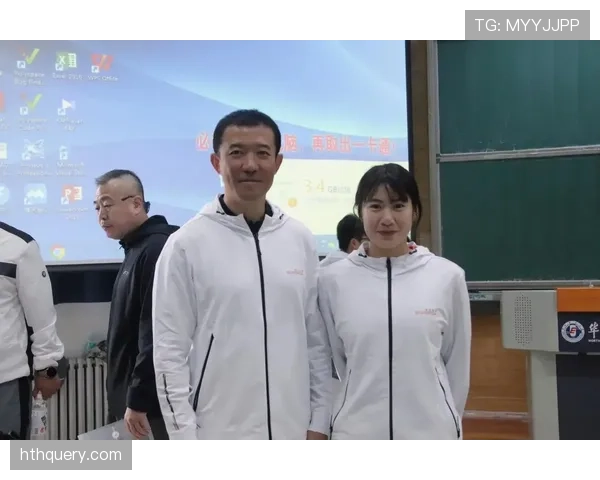 裁判在篮球比赛中如何进行协商和沟通达成最终判罚？